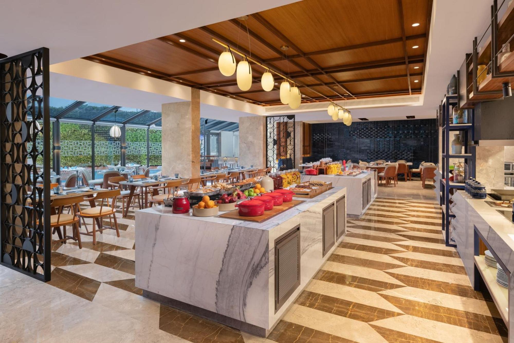 Courtyard By Marriott Goa Colva Hotel Exterior photo
