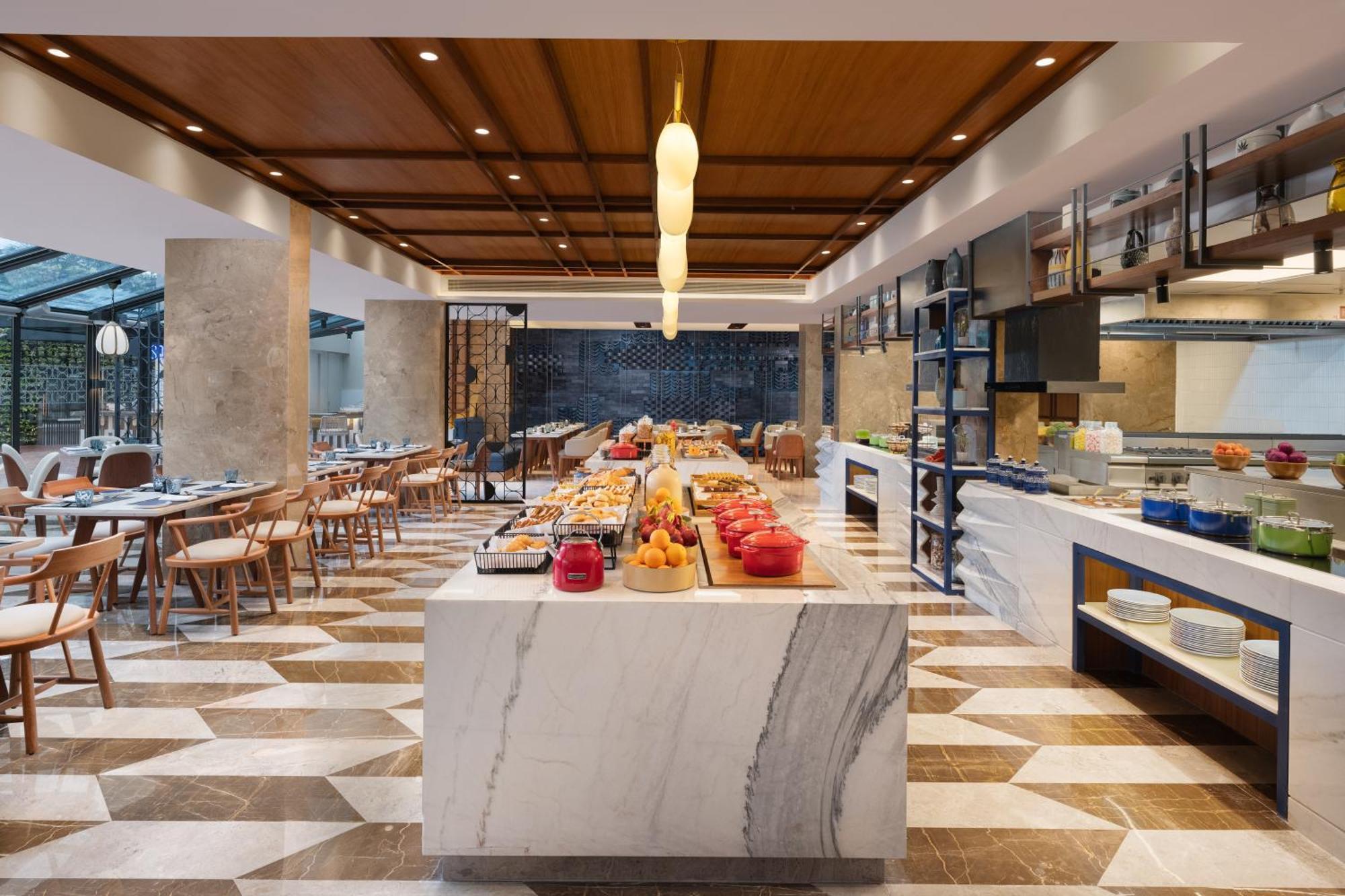 Courtyard By Marriott Goa Colva Hotel Exterior photo