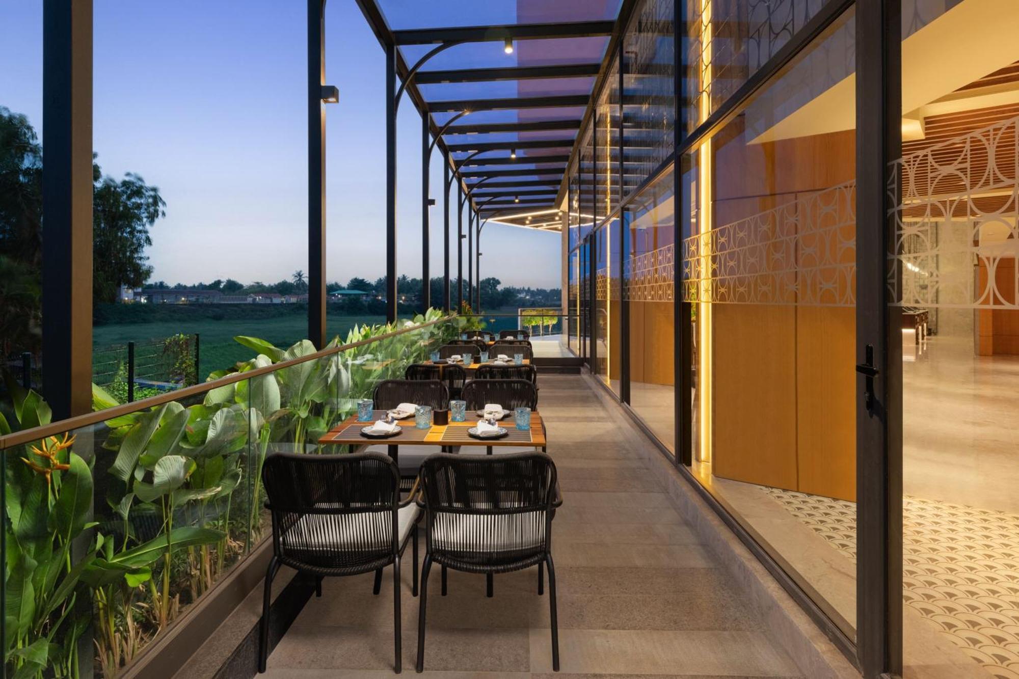 Courtyard By Marriott Goa Colva Hotel Exterior photo